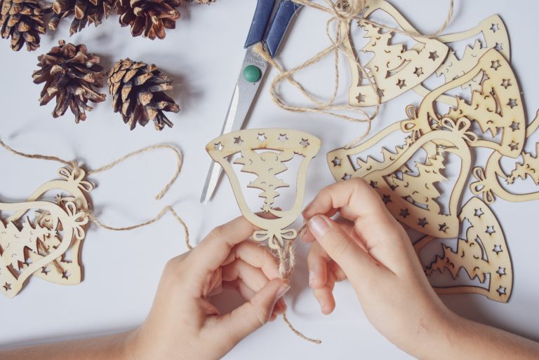 Wie man Lasertemplates für Weihnachten und Feiertage verwendet